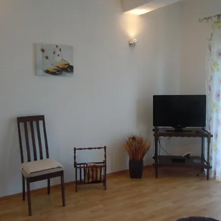 Sveta Nedilja 13753e * Jelsa (Hvar)