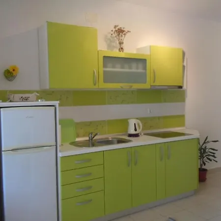 Sveta Nedilja 13753e Apartman *