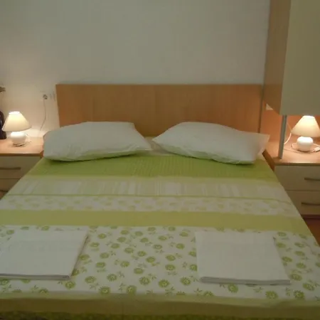 Sveta Nedilja 13753e Apartman Jelsa (Hvar)