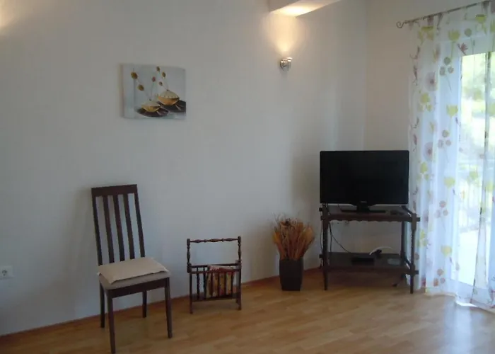 Sveta Nedilja 13753e * Jelsa (Hvar)